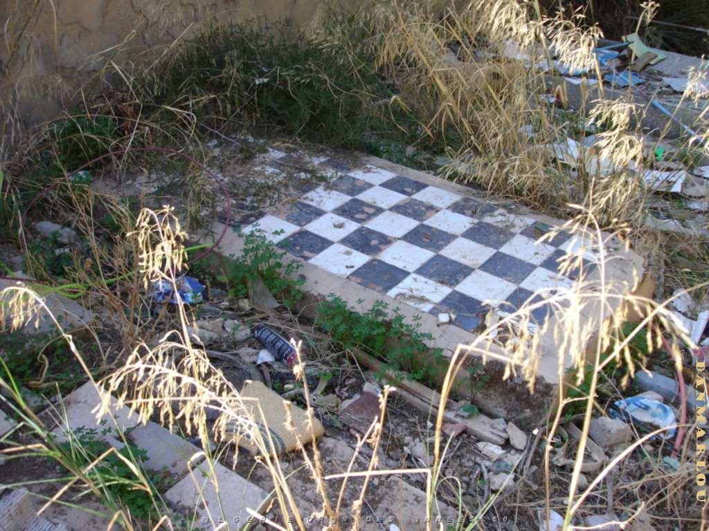 ORANIE 10 2005 135 SIDI BEL ABBES CIMETIERE CHRETIENS.JPG